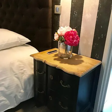 فندق مبيت وإفطار Les D'hotes Chez Alisa Et Daniel 3*